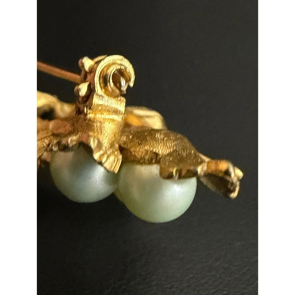 Vintage Brooch Gold Tone Faux Pearl Grape